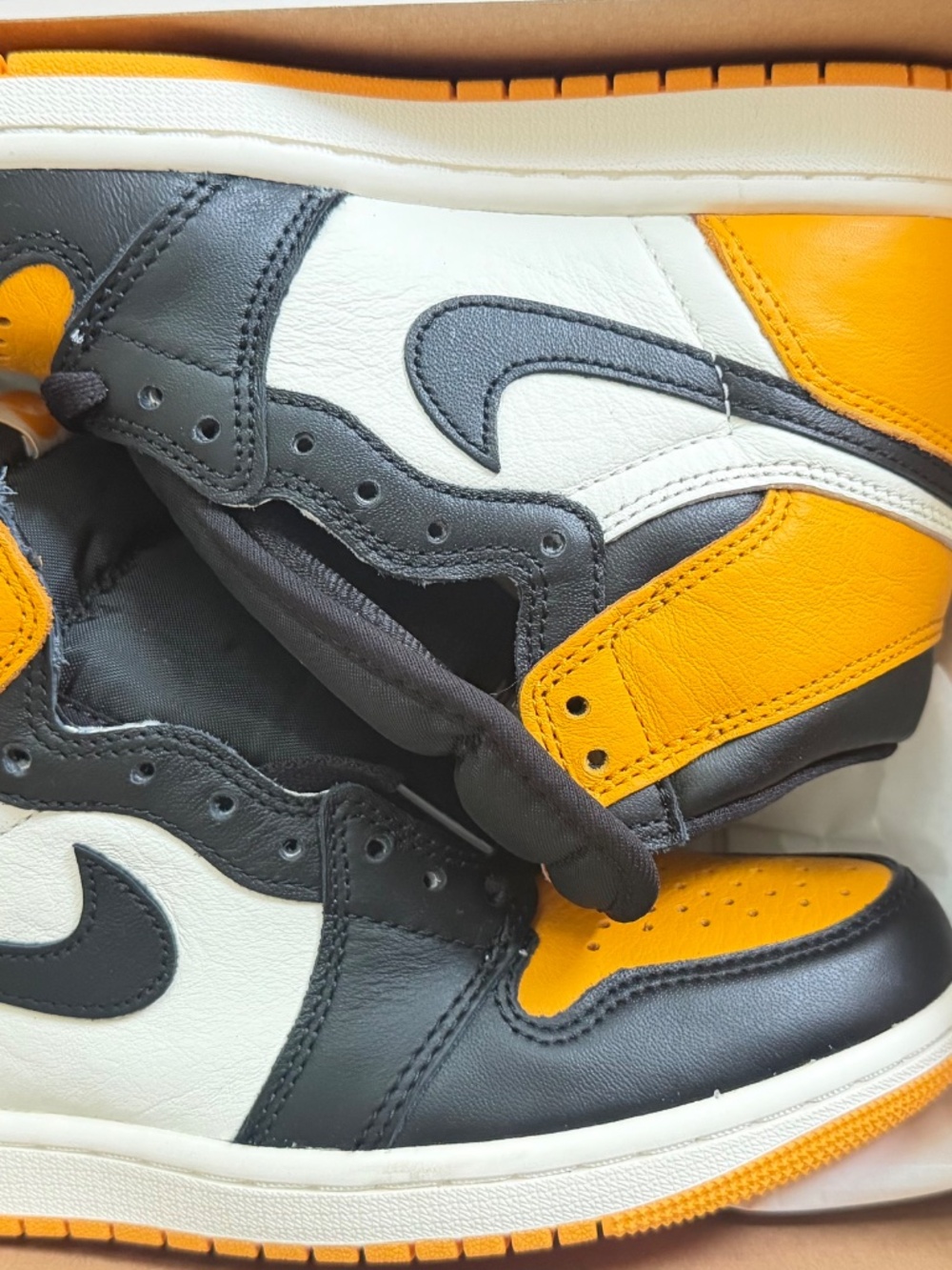 Air Jordan 1 Retro High OG Taxi Black Sail - Picture 3 of 4